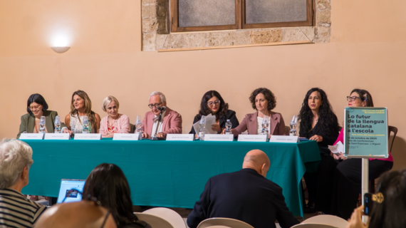 Un debat sobre l'estat i futur del català a l'escola, amb especialistes i docents